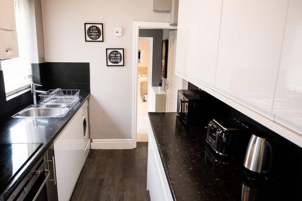 Inspired Stays- Close To City Centre- 4 Bed House! Stoke-on-Trent 外观 照片