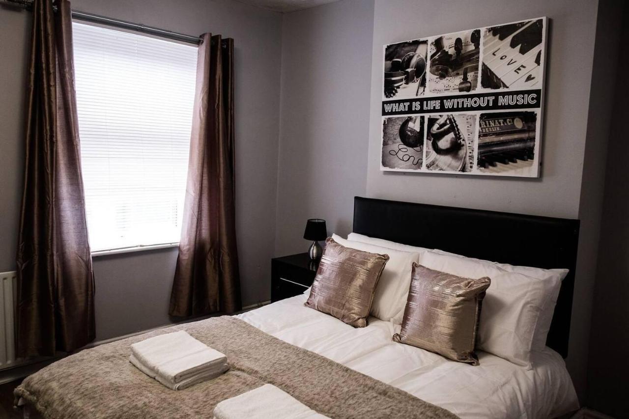 Inspired Stays- Close To City Centre- 4 Bed House! Stoke-on-Trent 外观 照片