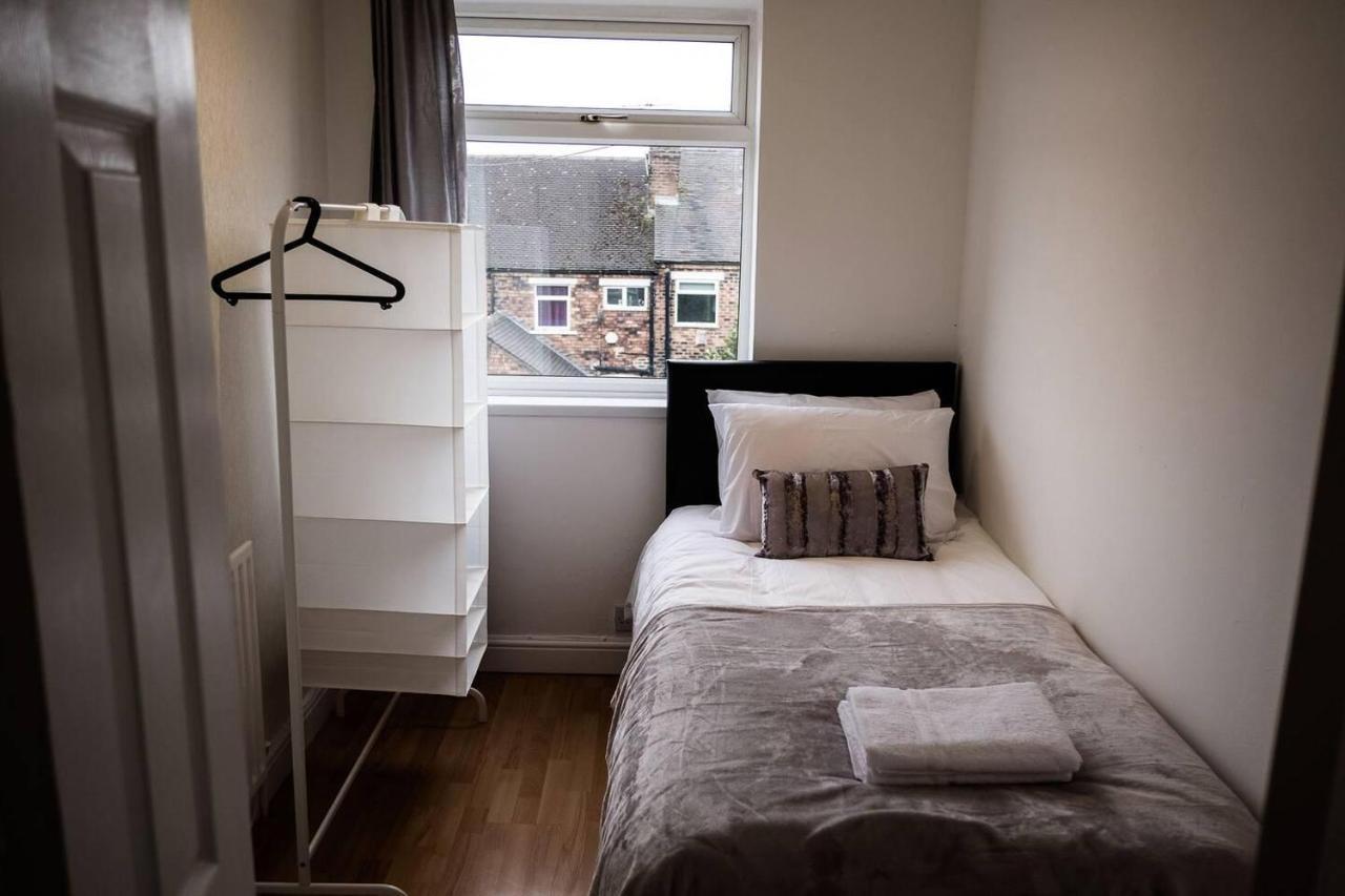 Inspired Stays- Close To City Centre- 4 Bed House! Stoke-on-Trent 外观 照片