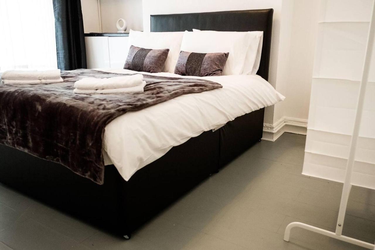 Inspired Stays- Close To City Centre- 4 Bed House! Stoke-on-Trent 外观 照片