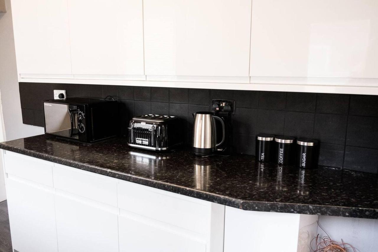 Inspired Stays- Close To City Centre- 4 Bed House! Stoke-on-Trent 外观 照片