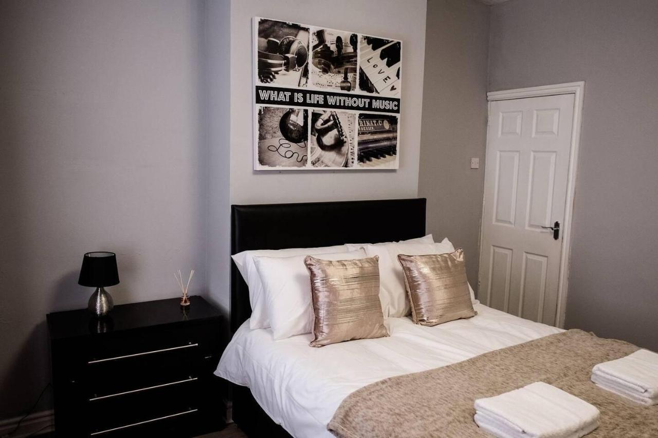 Inspired Stays- Close To City Centre- 4 Bed House! Stoke-on-Trent 外观 照片