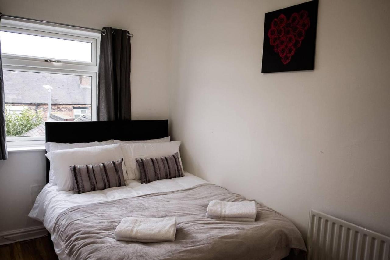 Inspired Stays- Close To City Centre- 4 Bed House! Stoke-on-Trent 外观 照片