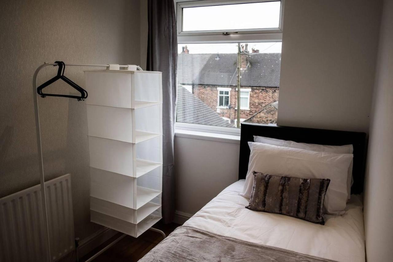 Inspired Stays- Close To City Centre- 4 Bed House! Stoke-on-Trent 外观 照片