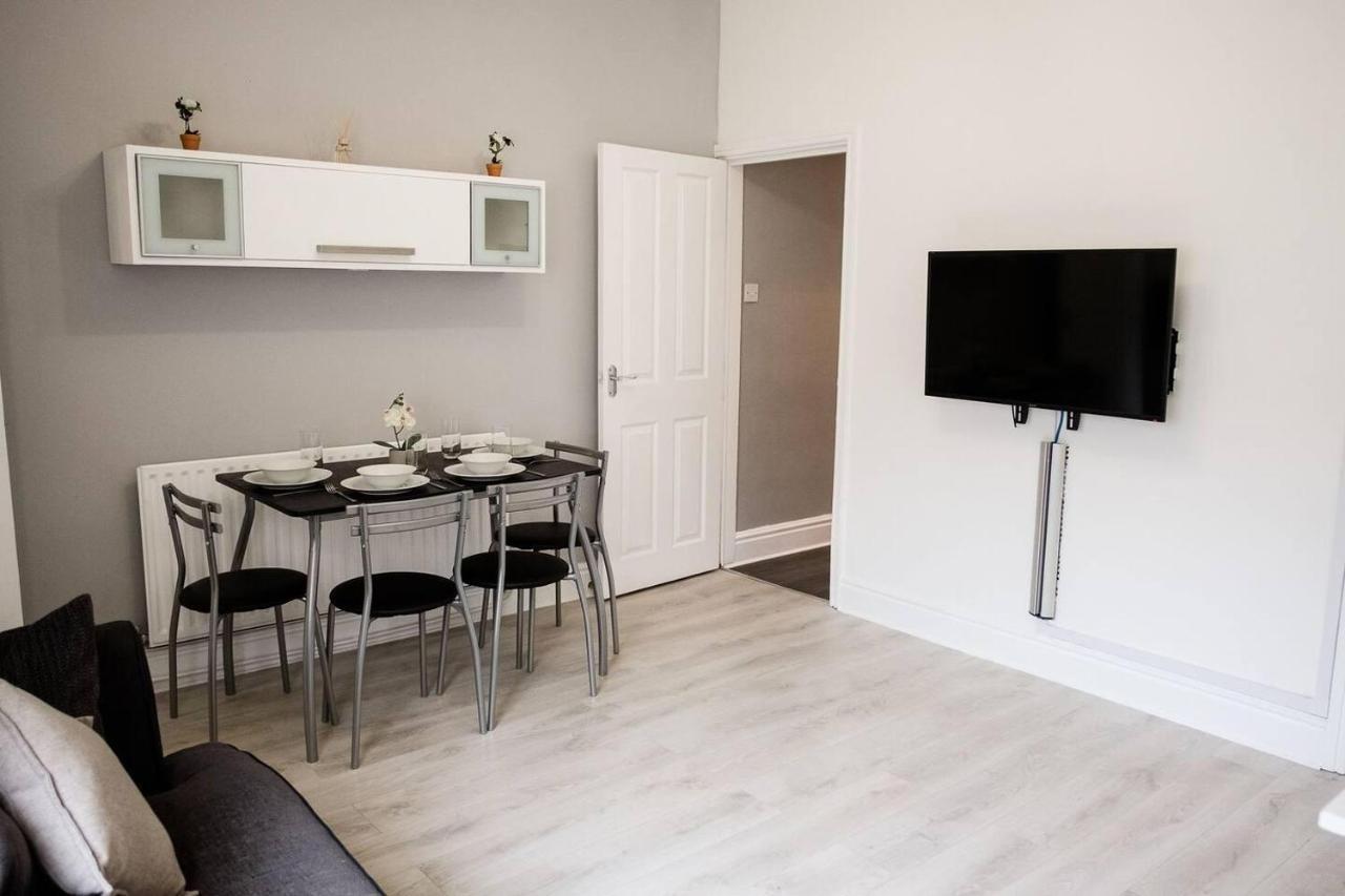 Inspired Stays- Close To City Centre- 4 Bed House! Stoke-on-Trent 外观 照片