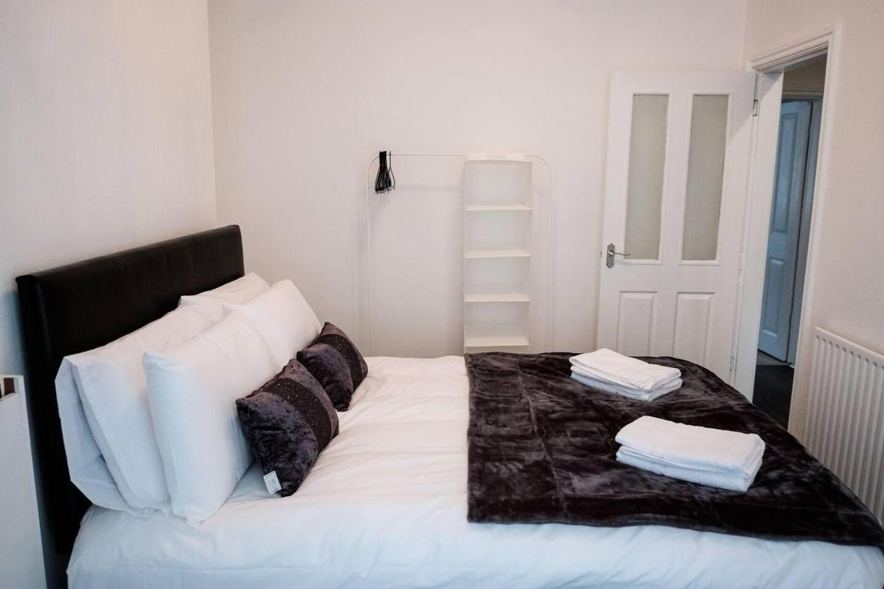 Inspired Stays- Close To City Centre- 4 Bed House! Stoke-on-Trent 外观 照片